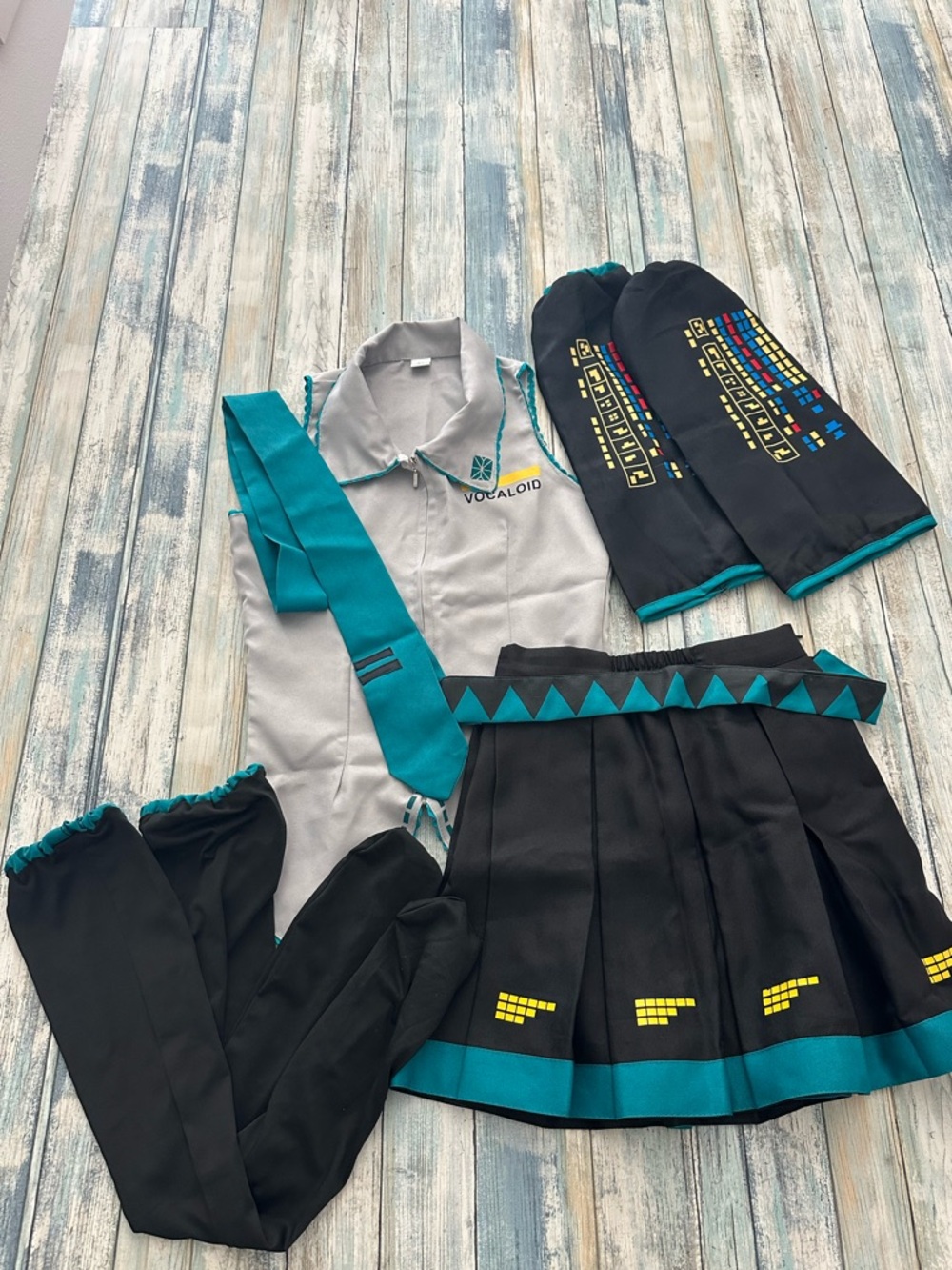 Anime Cosplay Costume Outfit Women’s XS Top Skirt Sleeves Tie Vocaloid